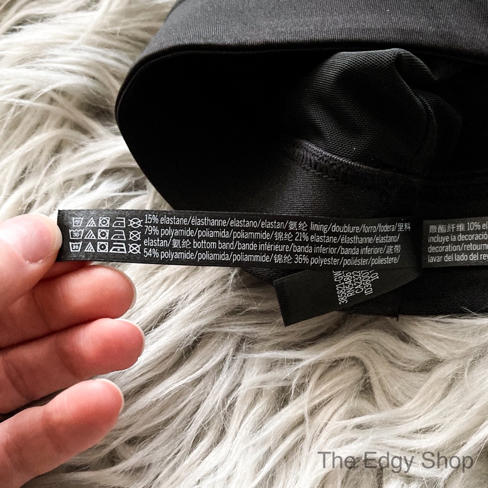 Victoria Sport | Player Logo Scoopneck Sports Bra - Picture 7 of 9